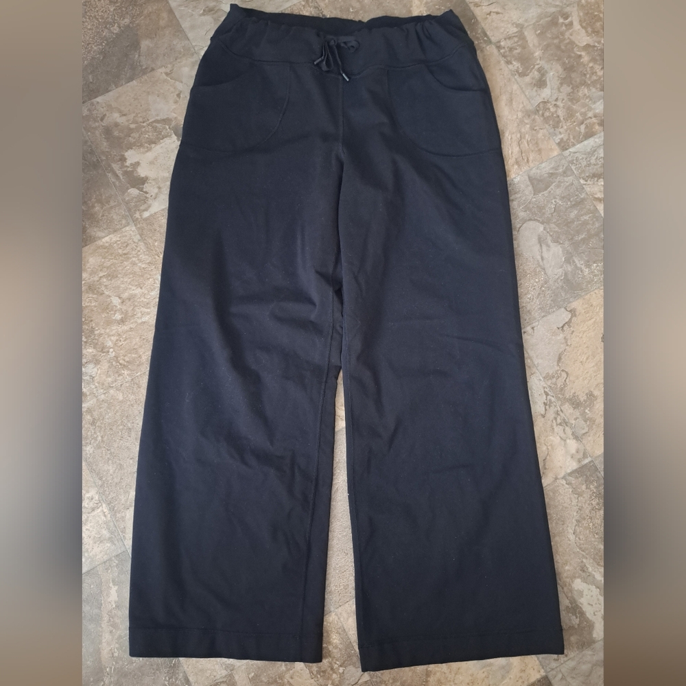 Lululemon black still pant